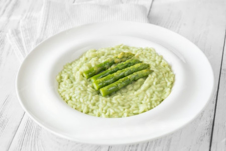 Špargľa: Kráľovná jarnej kuchyne a jednoduché talianske rizoto  